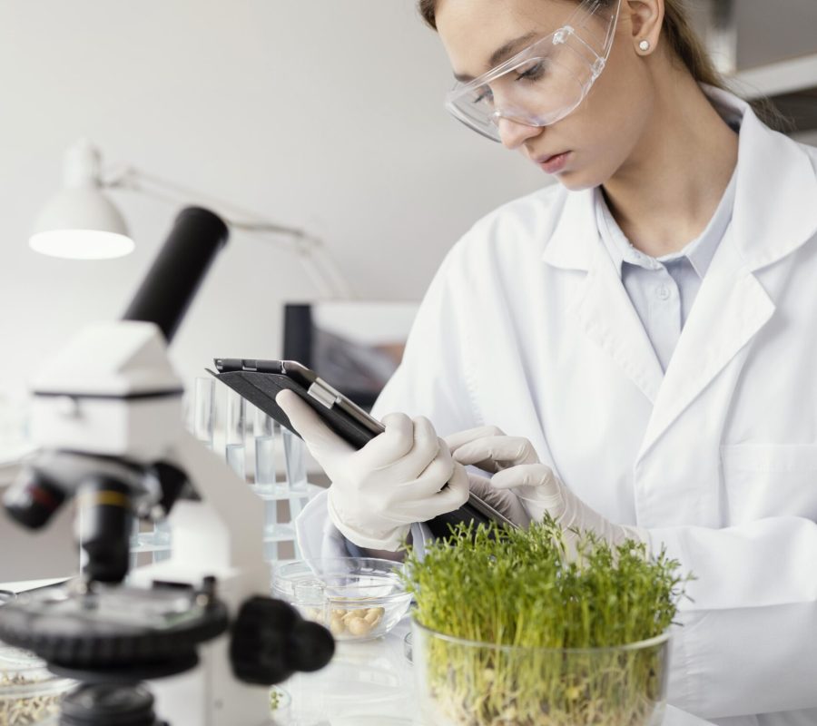 medium-shot-scientist-working-lab